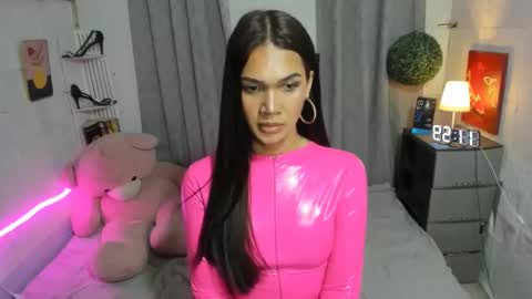 Snapshot of sashahuwanna chatting on February 25, 4:00 pm ESTELLA online show from February 25, 4:00 pm