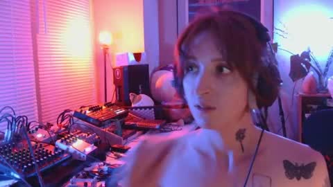 savagewaves online show from April 4, 12:30 am