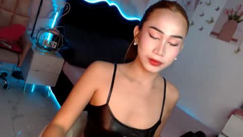 Vanessa online show from December 17, 1:06 pm