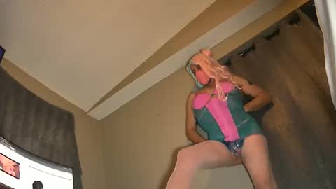 Snapshot of shania_bang chatting on October 29, 3:37 am shania_bang online show from October 29, 3:37 am