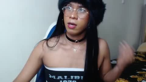 shanny_hill online show from May 1, 5:06 pm