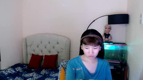 SHANTA FOX  s online show from April 14, 1:10 am