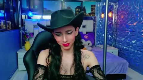 Sharlond online show from April 17, 2:31 pm