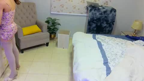 D i f a  Ana Arbeh shemale online show from February 21, 5:43 am