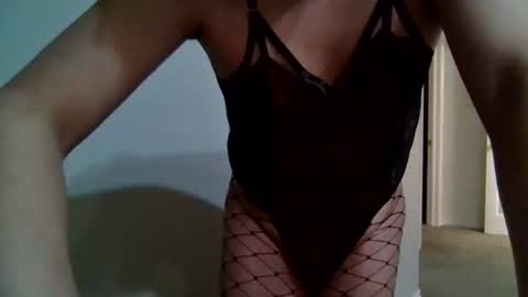 sissyclaudia952 online show from June 15, 7:32 am