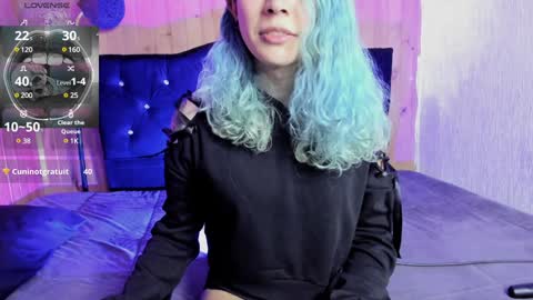 Snapshot of sofi_pretty_uwu_ chatting on December 4, 9:01 am SOFIA online show from December 4, 9:01 am