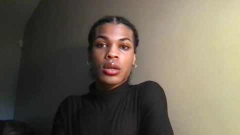 SolaceEve online show from November 14, 7:33 pm