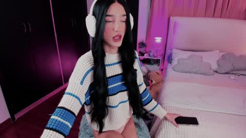 Snapshot of sophiecornett chatting on December 3, 2:20 am    online show from December 3, 2:20 am