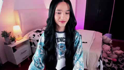 Snapshot of sophiecornett chatting on February 1, 7:55 pm    online show from February 1, 7:55 pm