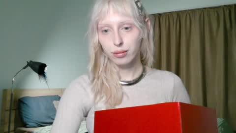 sora999999999 online show from April 20, 8:43 pm