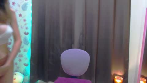 Snapshot of splendid_kim08 chatting on September 22, 9:36 am Kimmy online show from September 22, 9:36 am