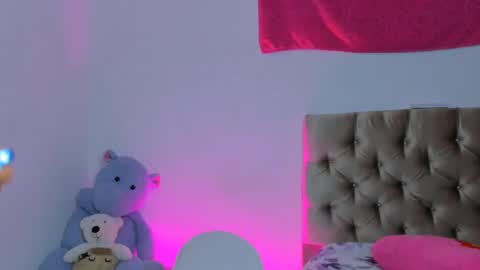 Snapshot of stassiebell chatting on March 5, 7:34 am stassiebell online show from March 5, 7:34 am