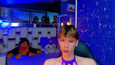 stefany piink online show from April 7, 8:32 pm