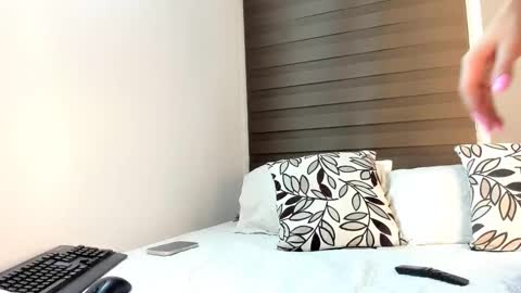 estefania online show from March 25, 4:12 pm