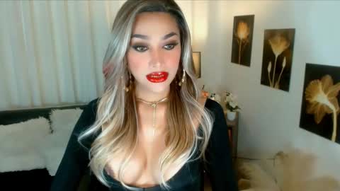 ISABEL online show from October 6, 3:06 am