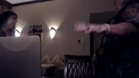 Snapshot of suzannebanci chatting on January 10, 3:48 pm My name is Sissy or more fully Suzanna Aprilia Maria Mariquita Catarina Chinita Banci. Soy una puta - que chimba ladybug online show from January 10, 3:48 pm