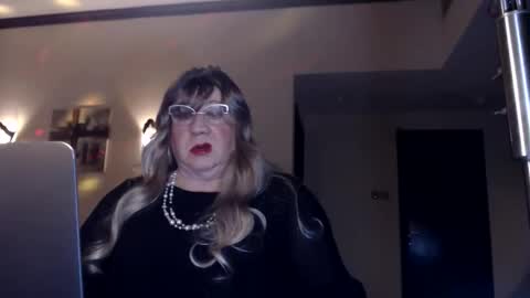 Snapshot of suzannebanci chatting on October 3, 5:46 pm My name is Sissy or more fully Suzanna Aprilia Maria Mariquita Catarina Chinita Banci. Soy una puta - que chimba ladybug online show from October 3, 5:46 pm