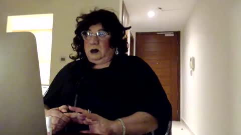 Snapshot of suzannebanci chatting on October 31, 6:27 pm My name is Sissy or more fully Suzanna Aprilia Maria Mariquita Catarina Chinita Banci. Soy una puta - que chimba ladybug online show from October 31, 6:27 pm