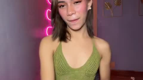 sweet_nikki03 online show from April 8, 10:00 pm