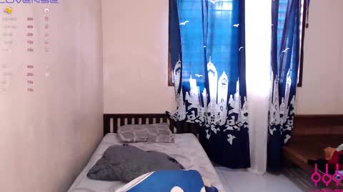 sweetkatniss online show from February 11, 3:18 am
