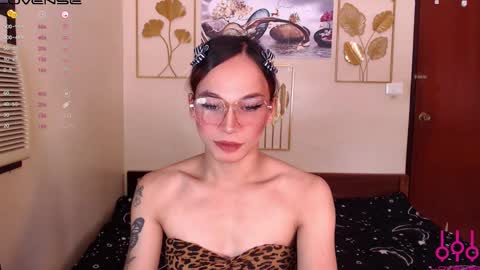 sweetkatniss online show from March 5, 2:10 am