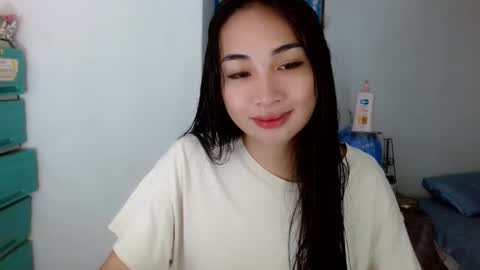 Snapshot of sweetlilly_18 chatting on December 3, 1:03 am Lilly online show from December 3, 1:03 am