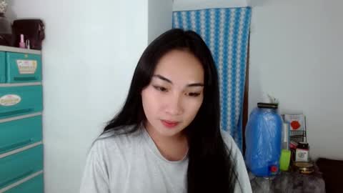 Snapshot of sweetlilly_18 chatting on December 5, 10:28 am Lilly online show from December 5, 10:28 am