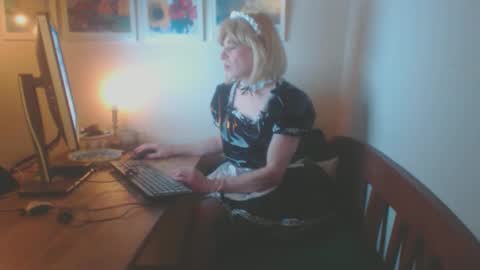 Tgirlsub4DomQ online show from December 5, 8:37 pm
