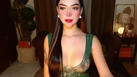 thea_whong online show from April 12, 11:41 pm