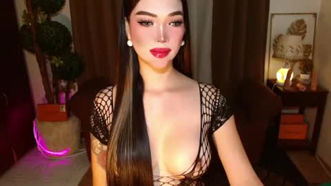 thea_whong online show from April 15, 7:35 am