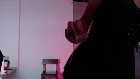 tifaniith_ online show from April 6, 7:58 pm