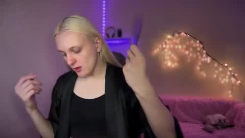 Amira online show from October 28, 10:02 am