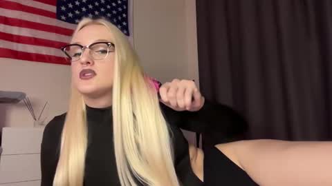 Amira online show from November 21, 10:38 am