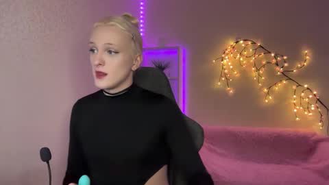 Amira online show from December 1, 11:34 am