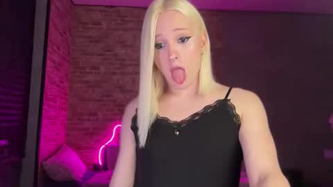 Amira online show from February 9, 2:02 pm