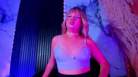 tiffanyy_deluxe online show from March 14, 5:49 pm