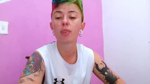 Snapshot of tomboyblue chatting on September 11, 4:04 pm Blue online show from September 11, 4:04 pm