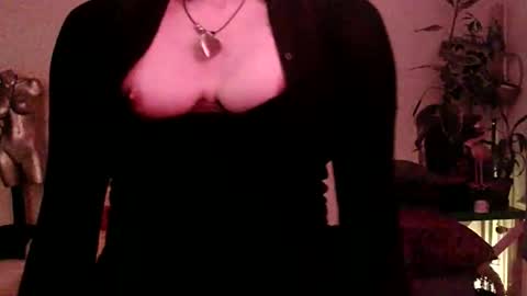 Patrizia online show from March 17, 2:15 am