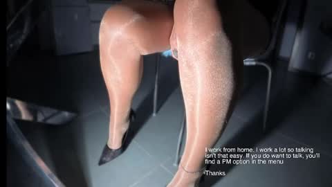 trannylegs online show from December 5, 7:20 pm