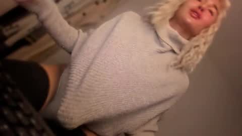 ALMIGHTY GODDESS VALENTINA online show from October 30, 12:31 am