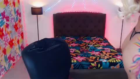 KYLIE BELLA  TS online show from February 16, 5:39 am