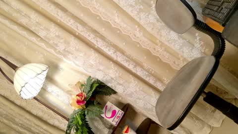 Chloe online show from April 5, 8:45 am