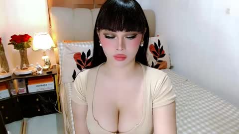 Snapshot of tspearlofasia chatting on February 6, 10:37 am Graciella online show from February 6, 10:37 am