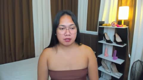 Karen Oquio online show from September 26, 7:33 pm