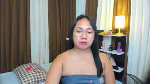 Karen Oquio online show from September 28, 6:07 pm