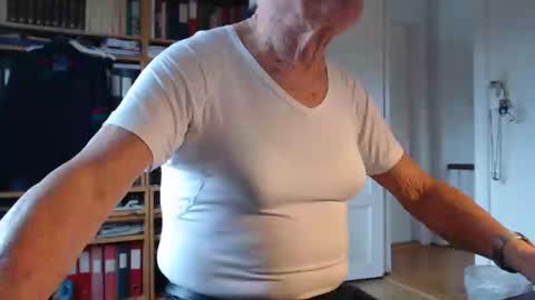 FINN but call me NANNA online show from February 5, 9:15 am