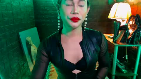 queen norelle online show from January 2, 7:18 pm