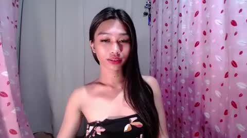 urloverjasmine_xx online show from April 3, 5:22 pm