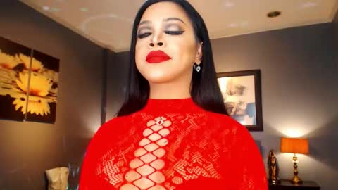 UrMajestyTyra online show from December 23, 1:10 am