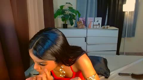 urwildest_margaret online show from April 21, 5:41 pm